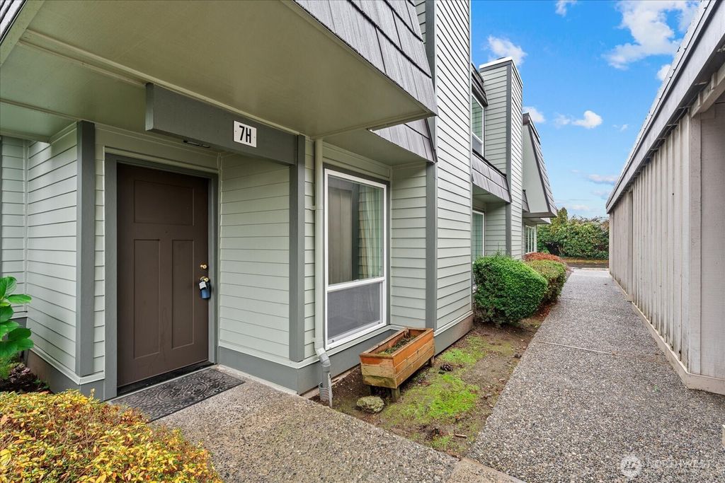 Photo of 12600 4th Avenue W #7H, Everett, WA 98204 (MLS # 2459642)
