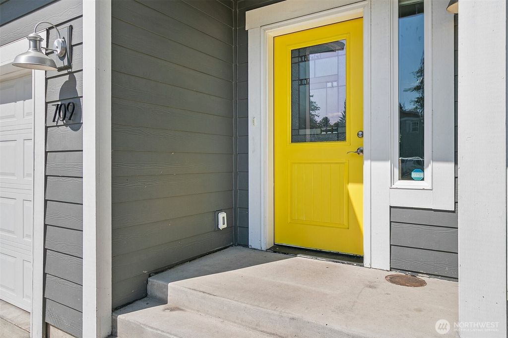 Photo of 709 3rd Avenue S, Kent, WA 98032 (MLS # 2457557)