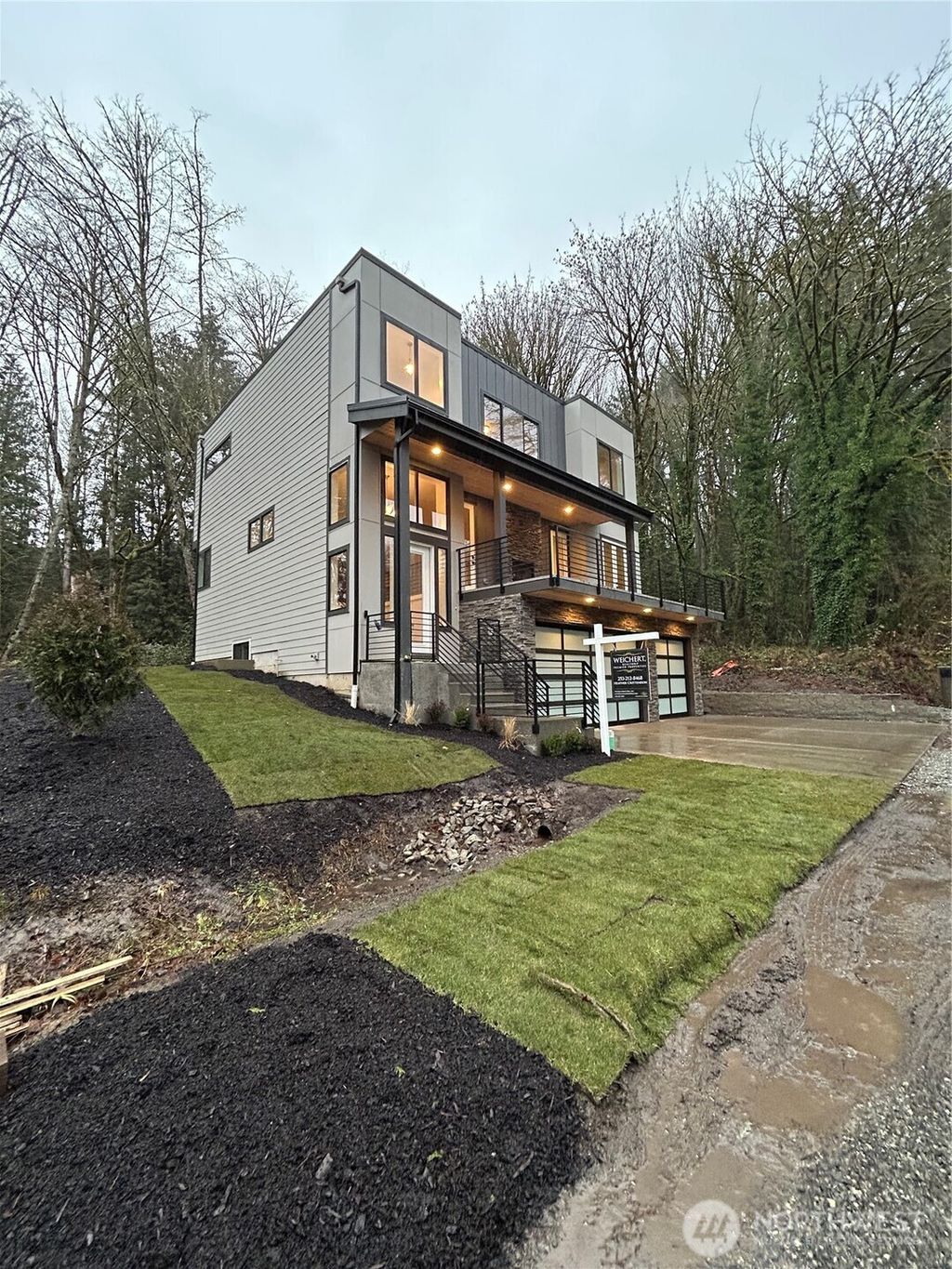 Photo of 4628 125th Avenue SE, Bellevue, WA 98006 (MLS # 2333912)