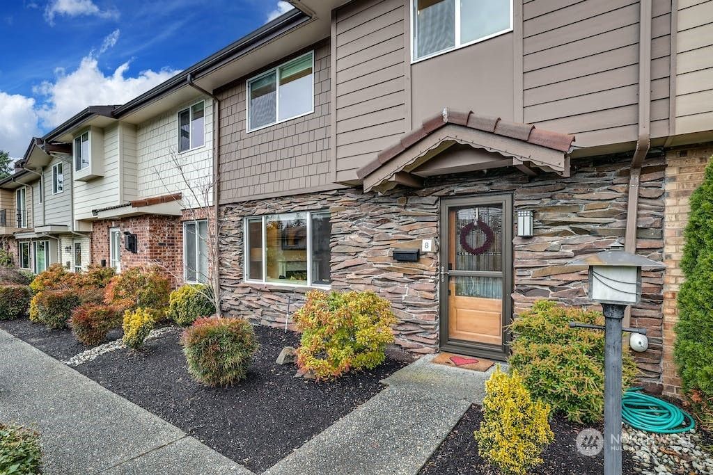 Photo of 1525 NW 195th Street #8, Shoreline, WA 98177 (MLS # 2193003)