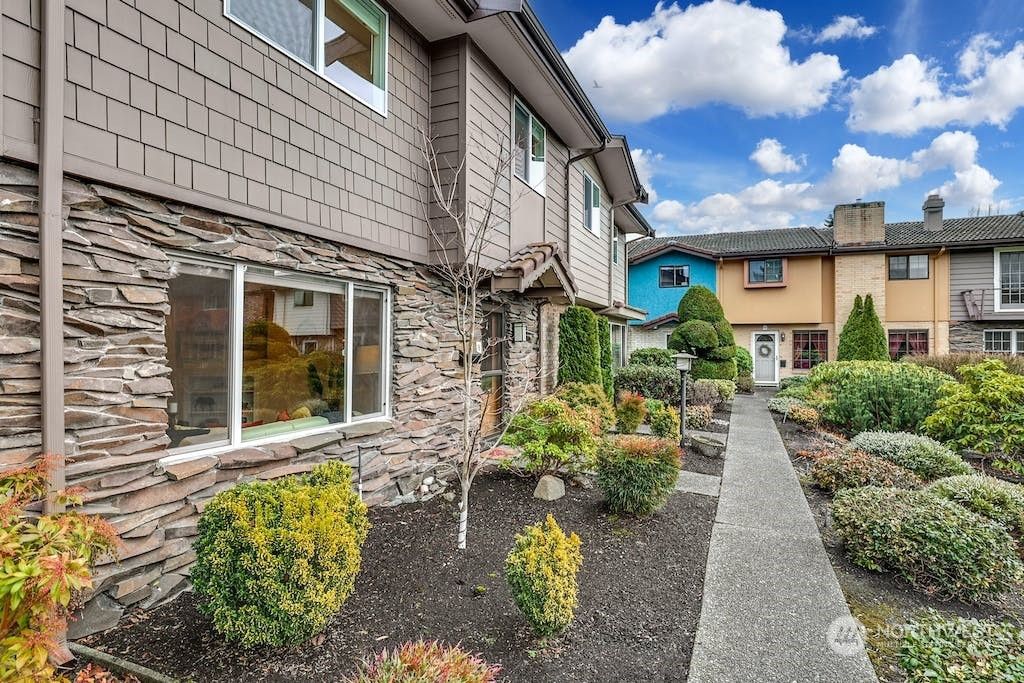 Photo of 1525 NW 195th Street #8, Shoreline, WA 98177 (MLS # 2193003)