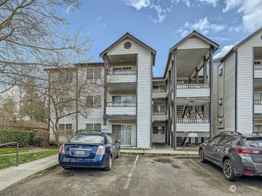 Photo of 10824 SE 170th Street #B101, Renton, WA 98055 (MLS # 2044828)