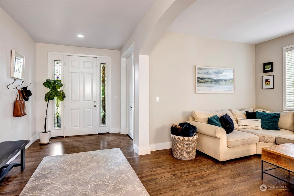 Photo of 27313 SE 10th Court, Sammamish, WA 98075 (MLS # 2075485)