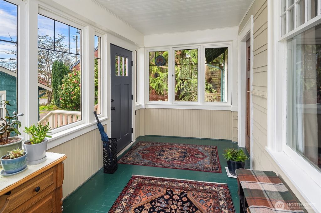 Photo of 846 NE 89th Street, Seattle, WA 98115 (MLS # 2499365)