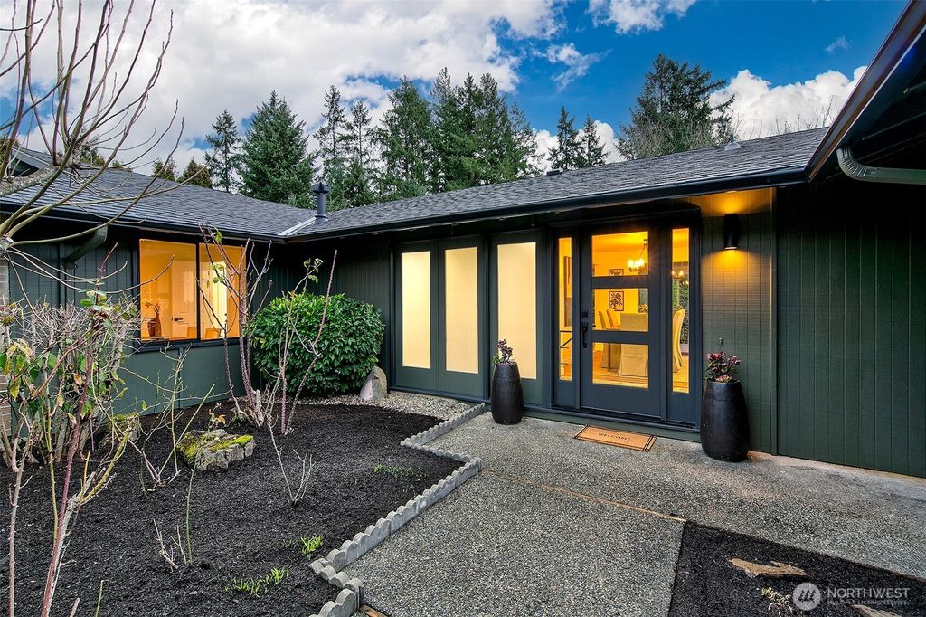 Photo of 440 174th Place NE, Bellevue, WA 98008 (MLS # 2481978)