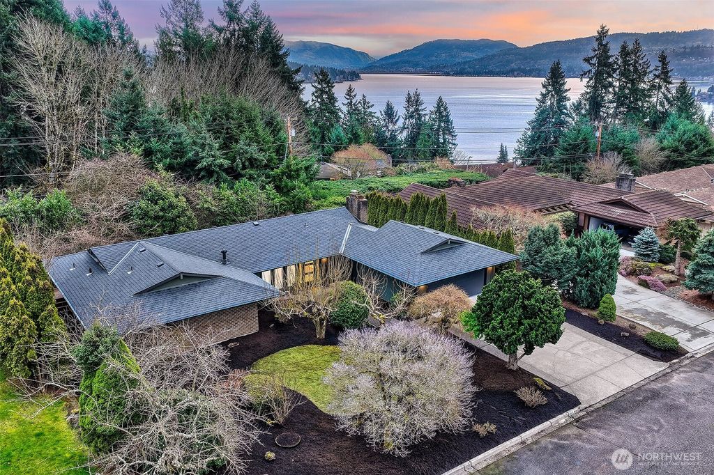 Photo of 440 174th Place NE, Bellevue, WA 98008 (MLS # 2481978)