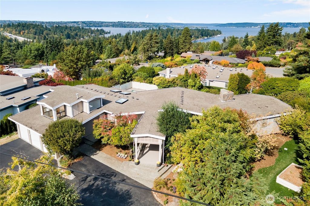 Photo of 8840 NE 24th Street, Clyde Hill, WA 98004 (MLS # 2467479)