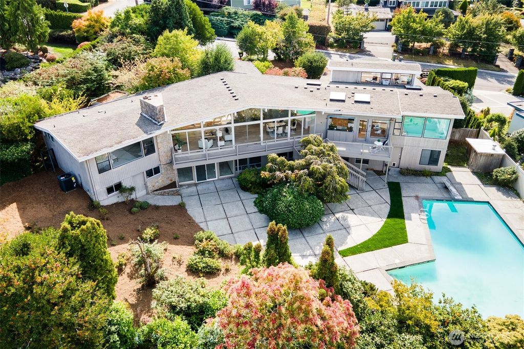 Photo of 8840 NE 24th Street, Clyde Hill, WA 98004 (MLS # 2467479)