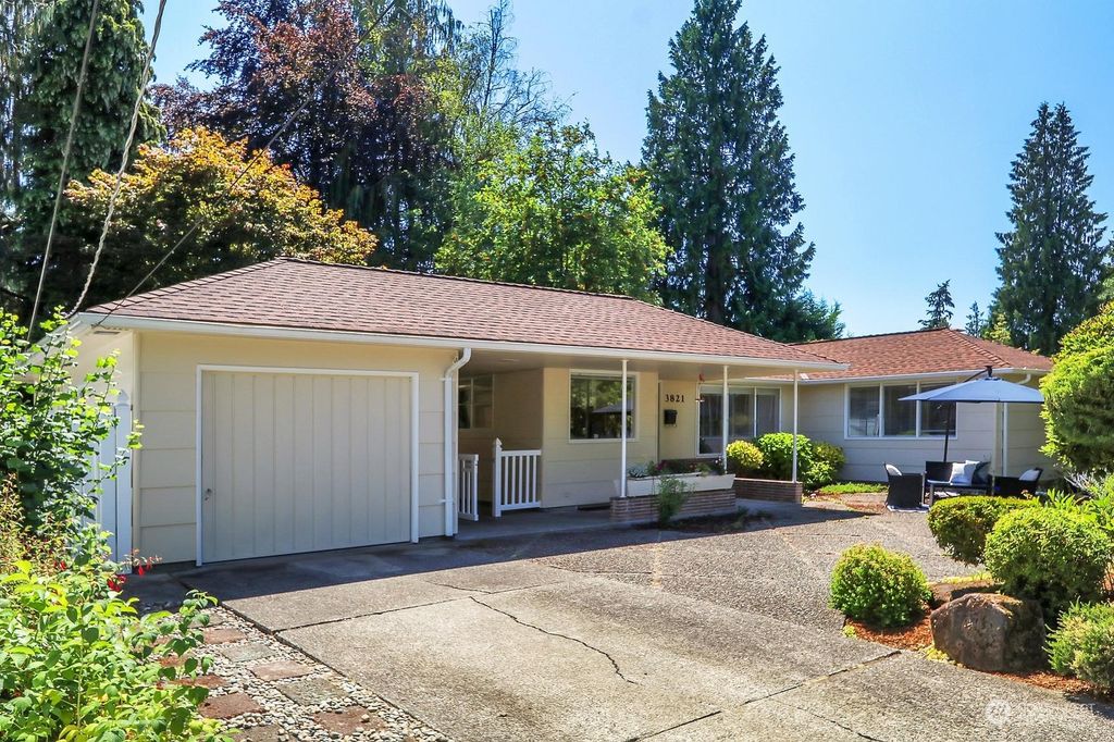 Photo of 3821 NE 86th Street, Seattle, WA 98115 (MLS # 2266637)