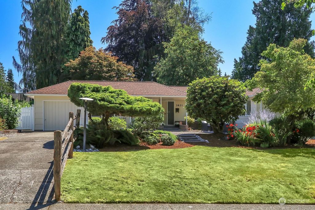 Photo of 3821 NE 86th Street, Seattle, WA 98115 (MLS # 2266637)