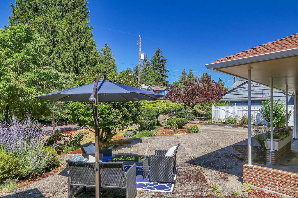 Photo of 3821 NE 86th Street, Seattle, WA 98115 (MLS # 2266637)