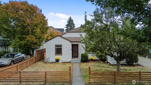 Photo of 8216 21st Avenue NE, Seattle, WA 98115 (MLS # 2586327)