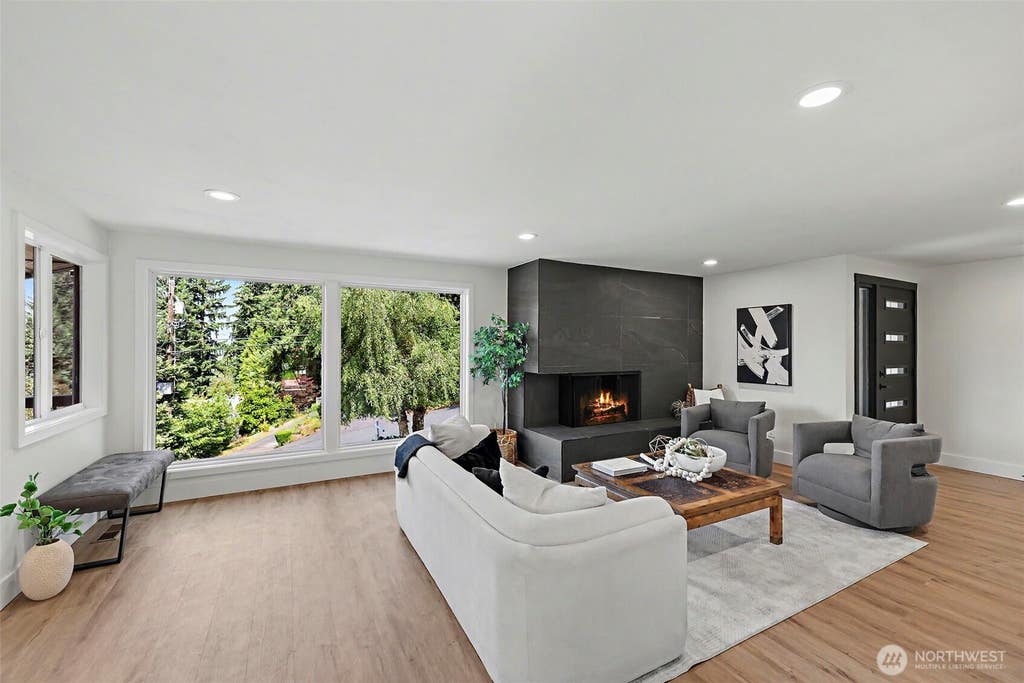 Photo of 7017 NE 155th Place, Kenmore, WA 98028 (MLS # 2568117)
