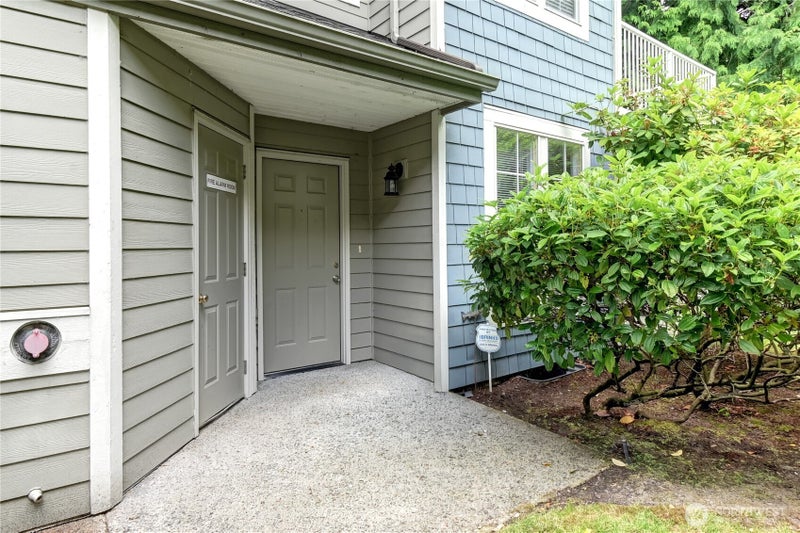 2174 Newport Way NW 4-6