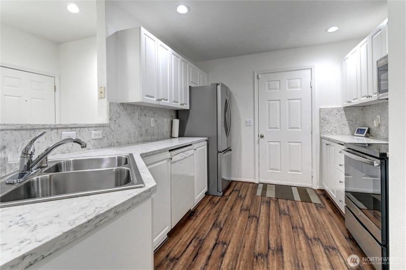 2174 Newport Way NW 4-6