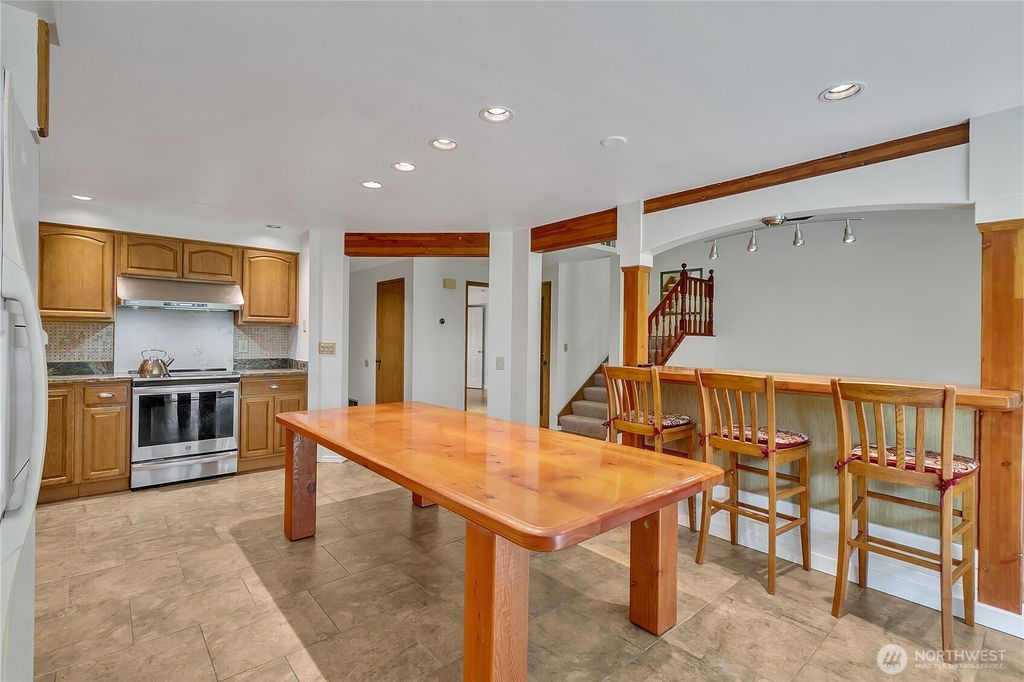 listing image 9363872042937120413