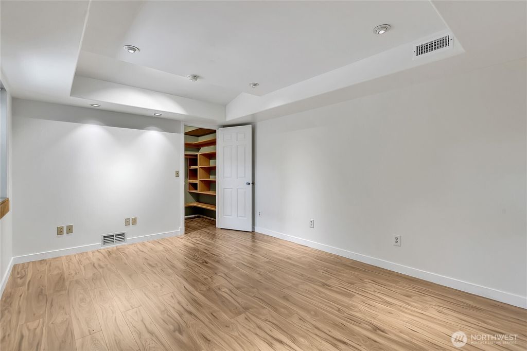 listing image 9367110791885743801