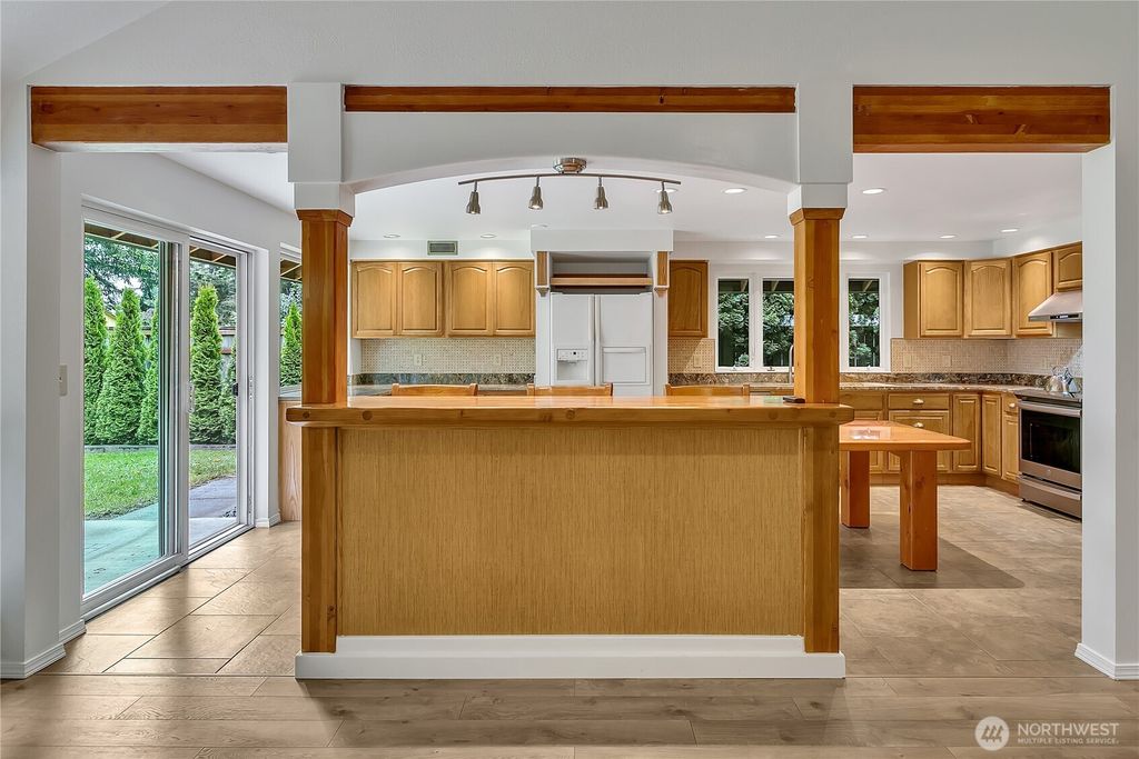 listing image 9360549417617603630