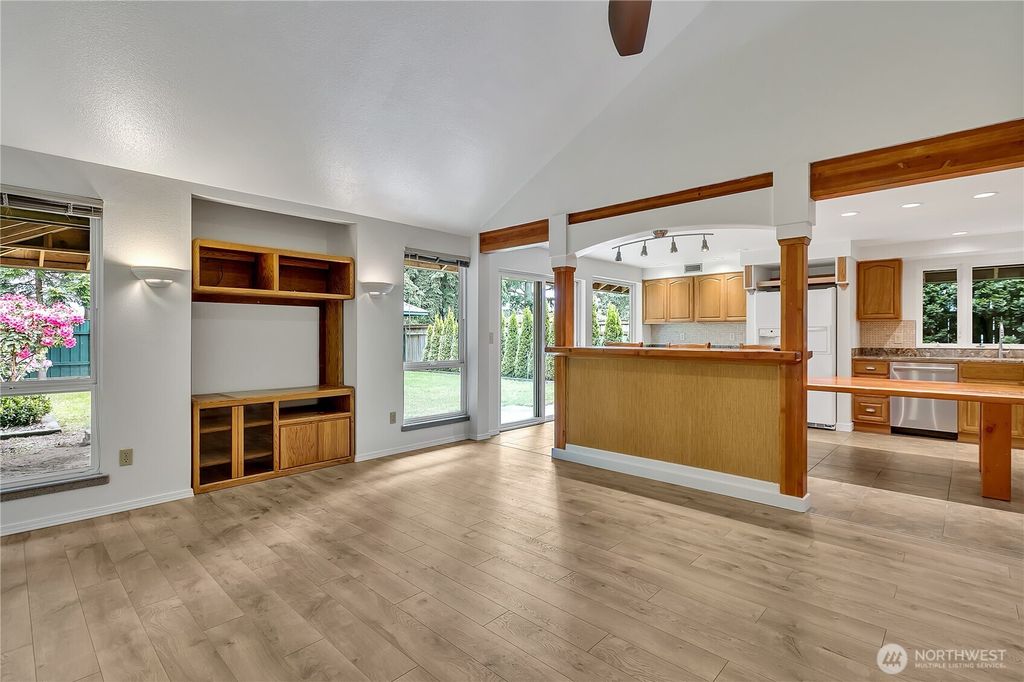 listing image 9362473244332187051
