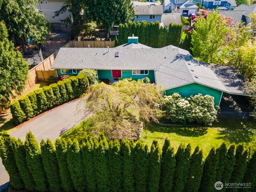 Photo of 8015 NE 126th Place, Kirkland, WA 98034 (MLS # 2367890)