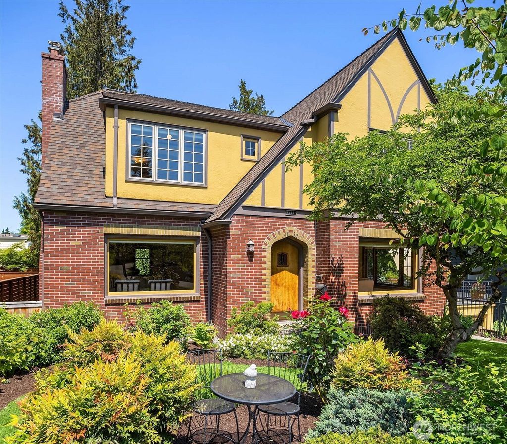 Photo of 4832 NE 41st Street, Seattle, WA 98105 (MLS # 2379328)