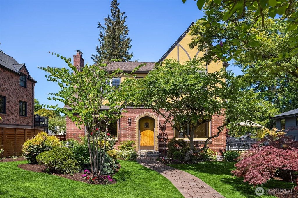 Photo of 4832 NE 41st Street, Seattle, WA 98105 (MLS # 2379328)