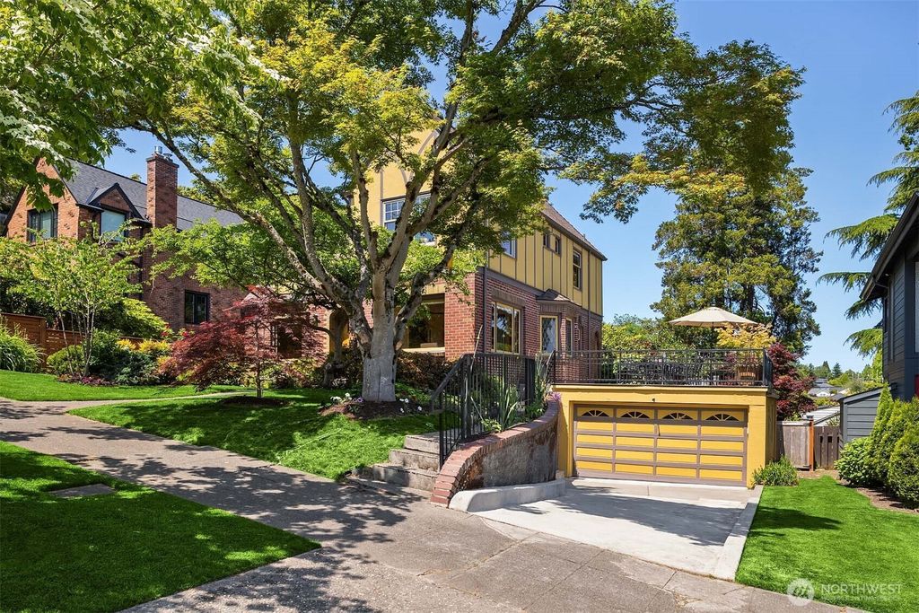 Photo of 4832 NE 41st Street, Seattle, WA 98105 (MLS # 2379328)