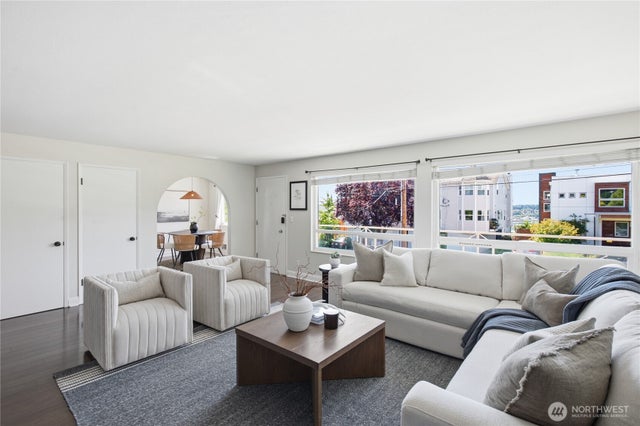 4324 Phinney Avenue N 3 #3, Seattle