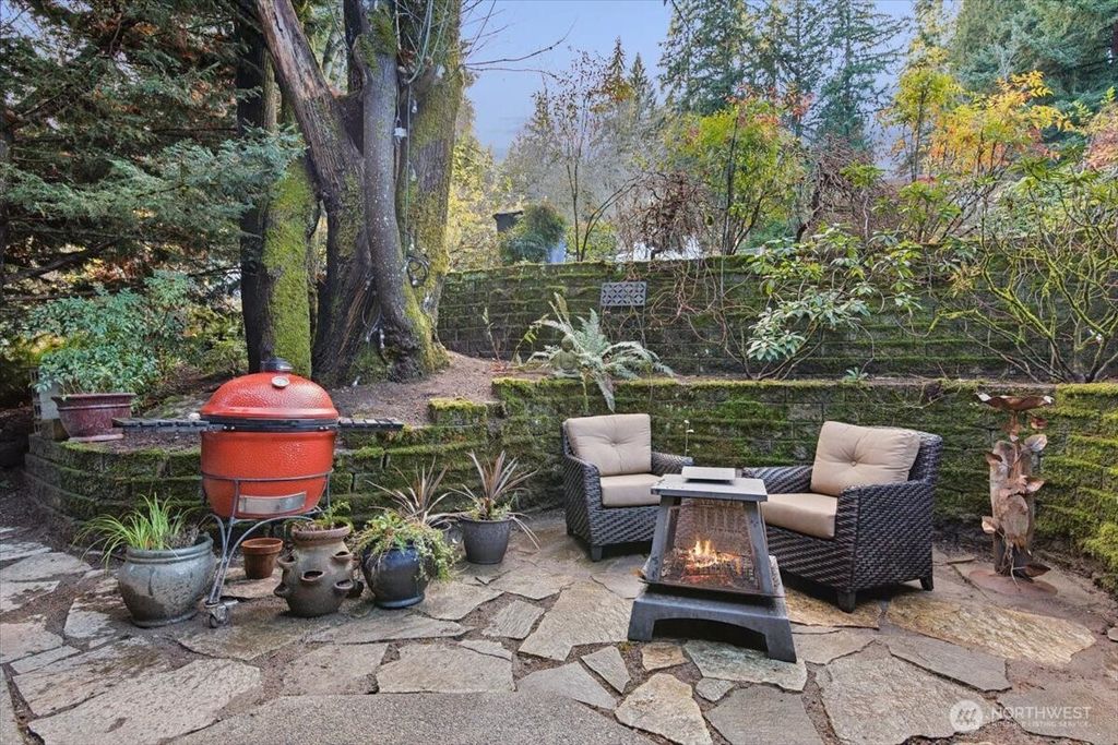 Photo of 17412 32nd Avenue NE, Lake Forest Park, WA 98155 (MLS # 2455996)