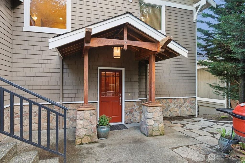 Photo of 17412 32nd Avenue NE, Lake Forest Park, WA 98155 (MLS # 2455996)