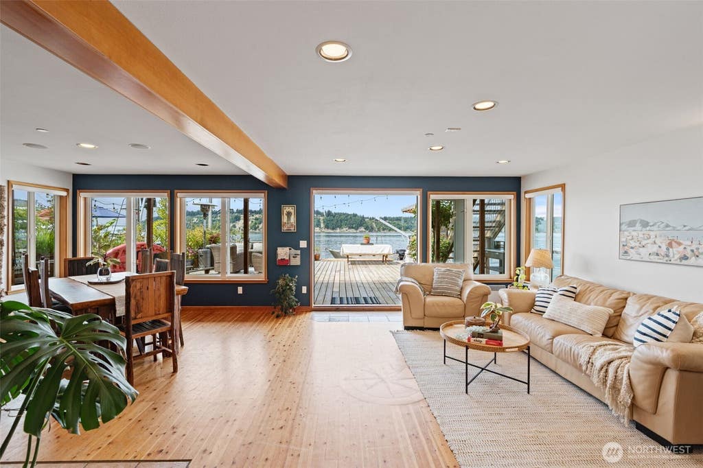 Photo of 15 N Salmon Beach, Tacoma, WA 98407 (MLS # 2546104)