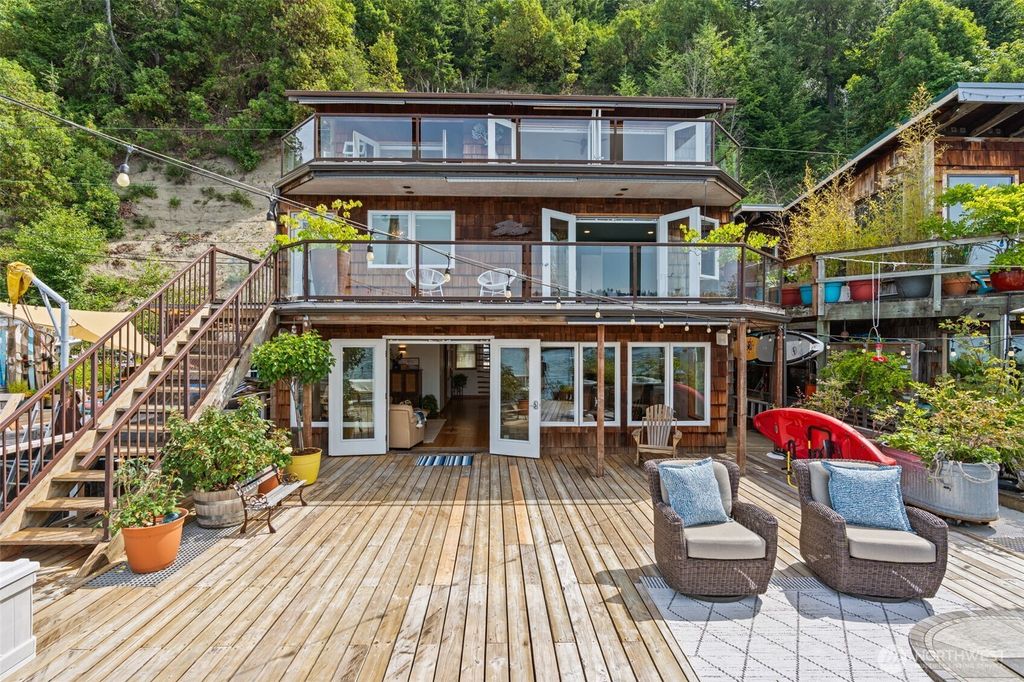 Photo of 15 N Salmon Beach, Tacoma, WA 98407 (MLS # 2546104)