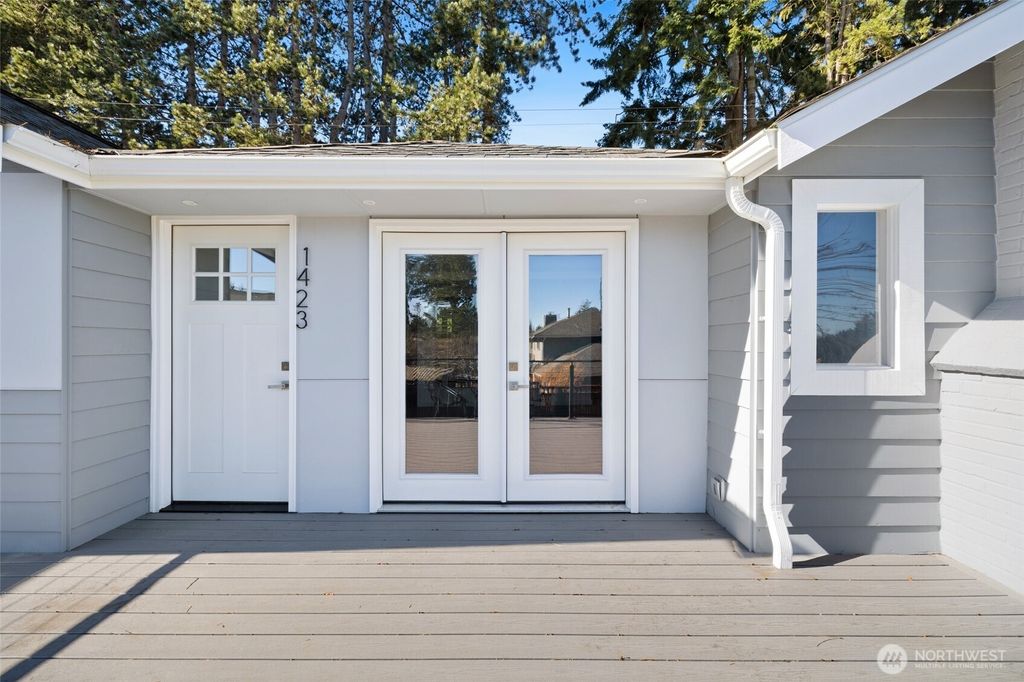 Photo of 1423 SW 158th Street #1, Burien, WA 98166 (MLS # 2332736)