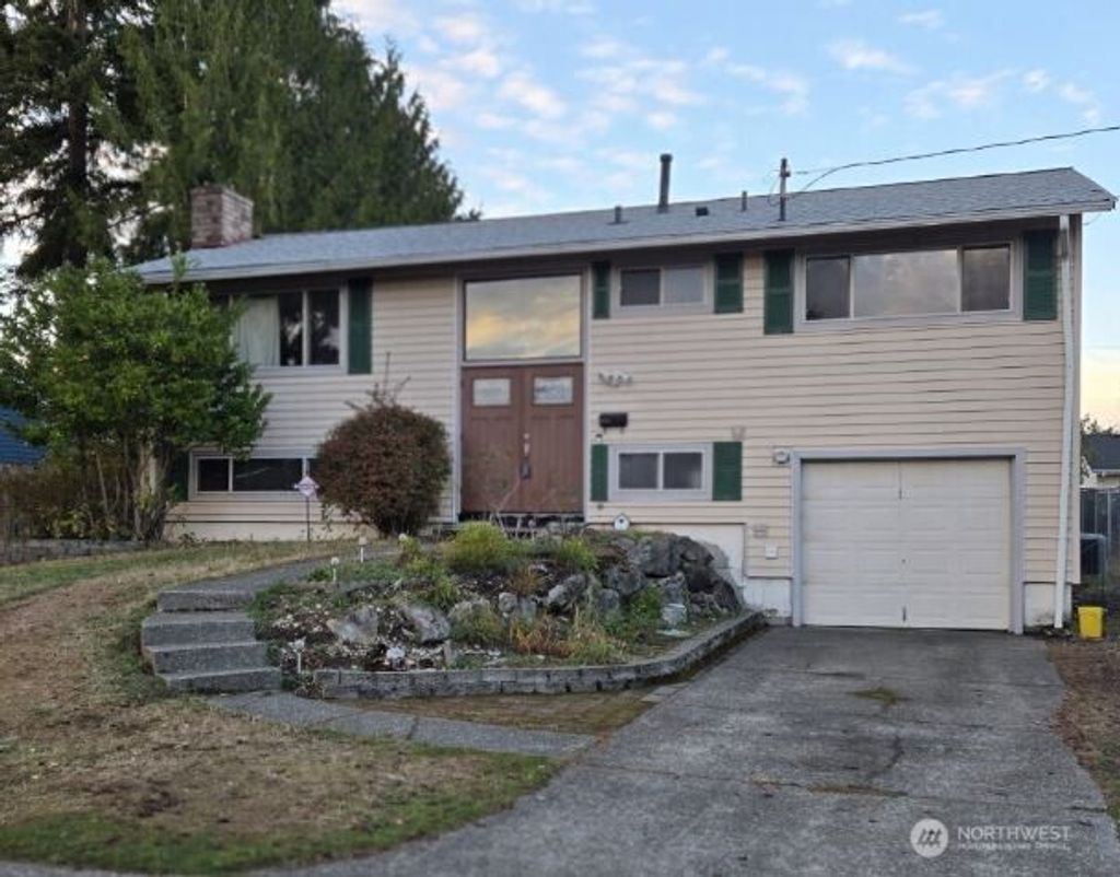 Photo of 4316 NE 10th Street, Renton, WA 98059 (MLS # 2451319)