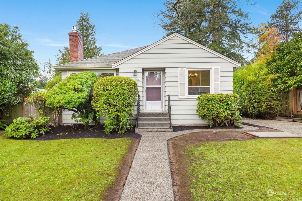 Photo of 11333 35th Avenue NE, Seattle, WA 98125 (MLS # 2179825)