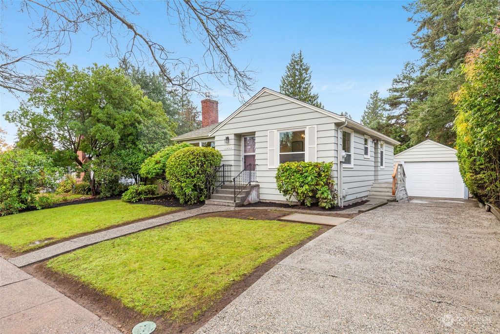 Photo of 11333 35th Avenue NE, Seattle, WA 98125 (MLS # 2179825)
