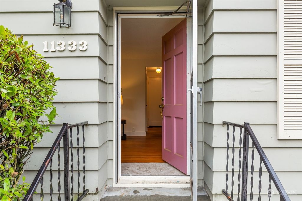 Photo of 11333 35th Avenue NE, Seattle, WA 98125 (MLS # 2179825)