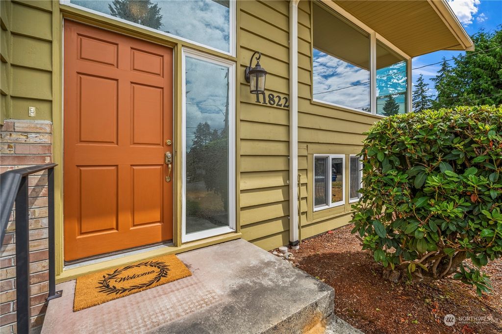 Photo of 11822 19th Avenue SW, Burien, WA 98146 (MLS # 2270452)