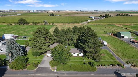 Photo of 2299 Admiral Road NE, Moses Lake, WA 98837 (MLS # 2422030)