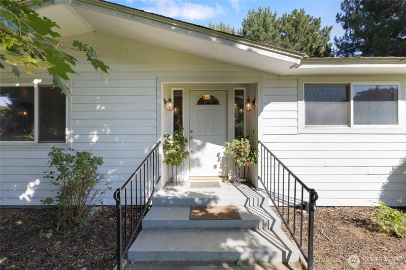 2299 Admiral Road NE