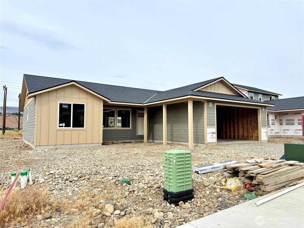 Photo of 177 Country Cottage Lane, Malaga, WA 98828 (MLS # 2533220)