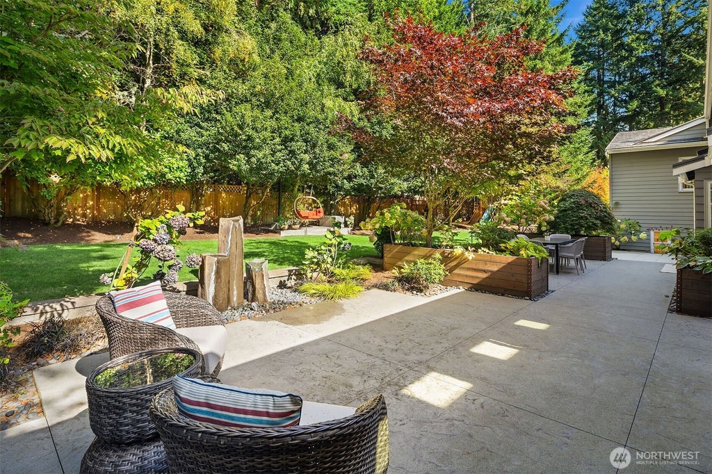 Photo of 12750 NE 35th Place, Bellevue, WA 98005 (MLS # 2590824)