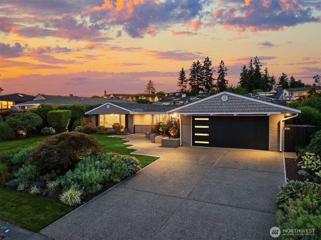 Photo of 9642 Hilltop Road, Bellevue, WA 98004 (MLS # 2398613)