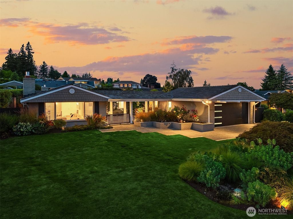 Photo of 9642 Hilltop Road, Bellevue, WA 98004 (MLS # 2398613)