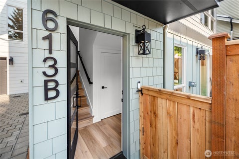 Photo of 613 B 18th Avenue E, Seattle, WA 98112 (MLS # 2564746)