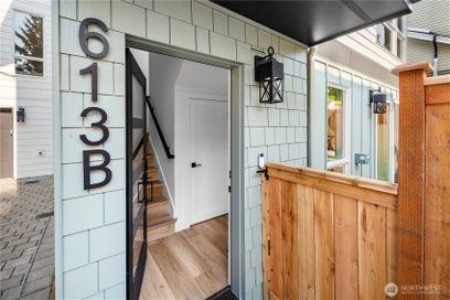 613 18th Avenue E Seattle WA 98112