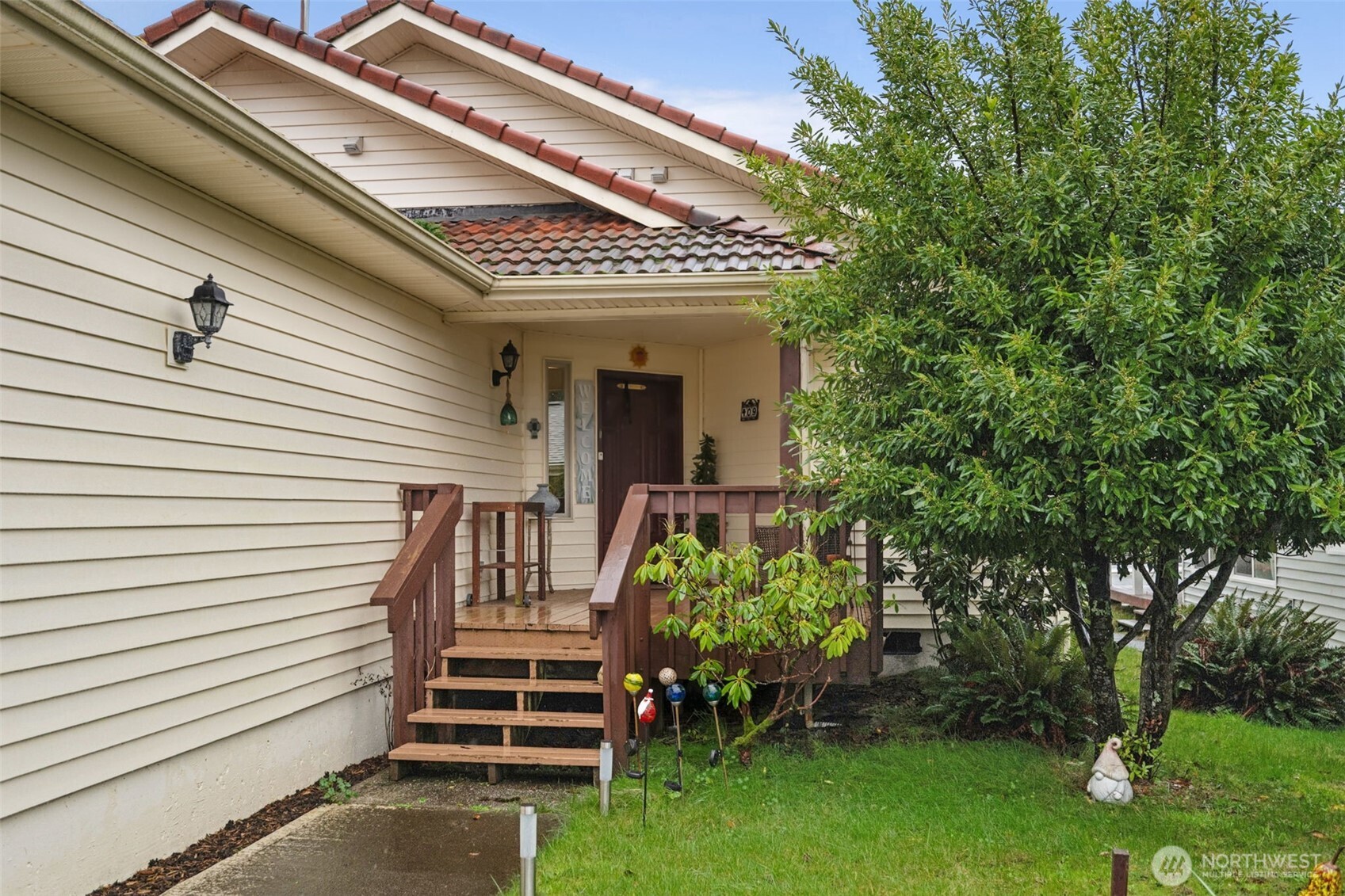 409 Duck Lake Drive SE