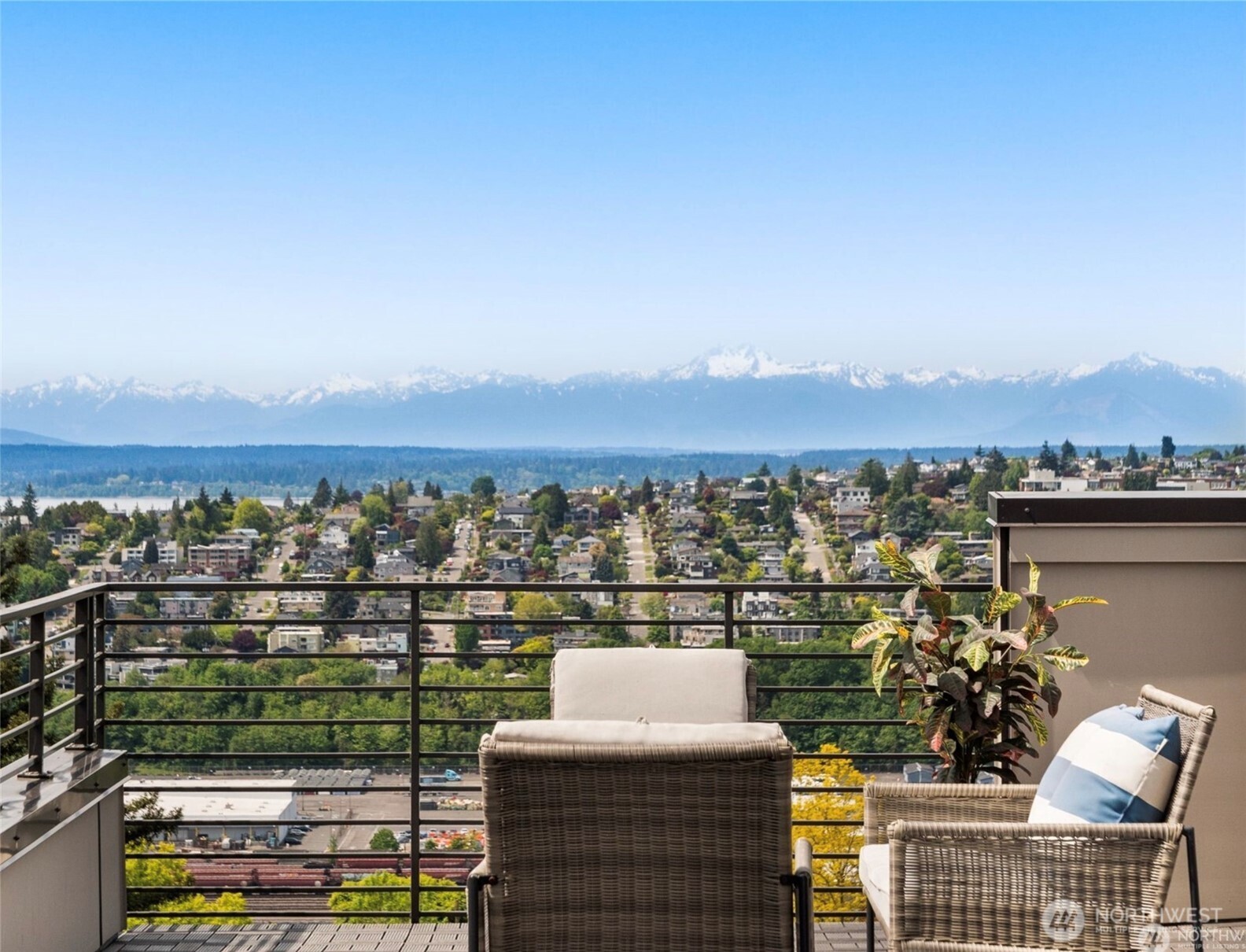 2116 9th Avenue W A