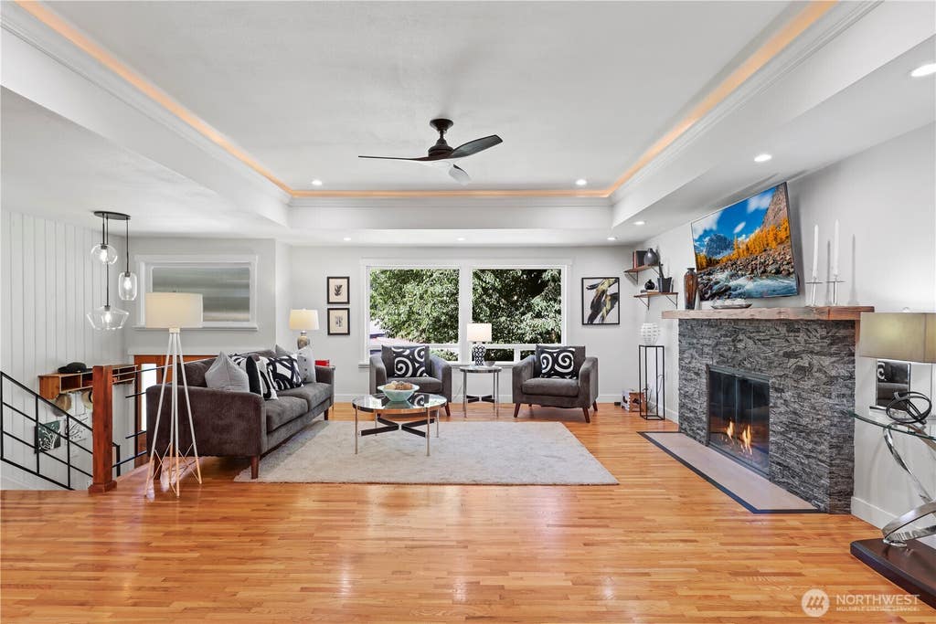Photo of 12100 105th Place NE, Kirkland, WA 98034 (MLS # 2541946)