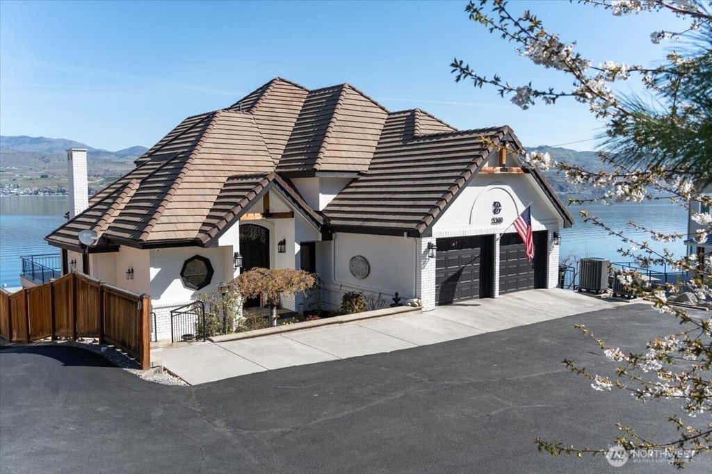 Photo of 3300 S Lakeshore Rd Rd, Chelan, WA 98816 (MLS # 2507560)